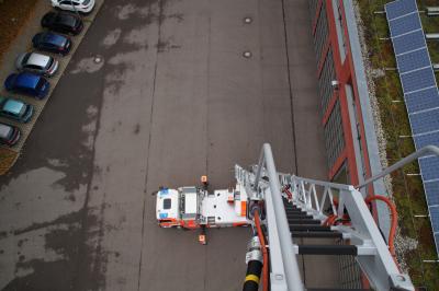 Neues Einsatzfahrzeug durch OB Zieger an freiw. Feuerwehr uebergeben